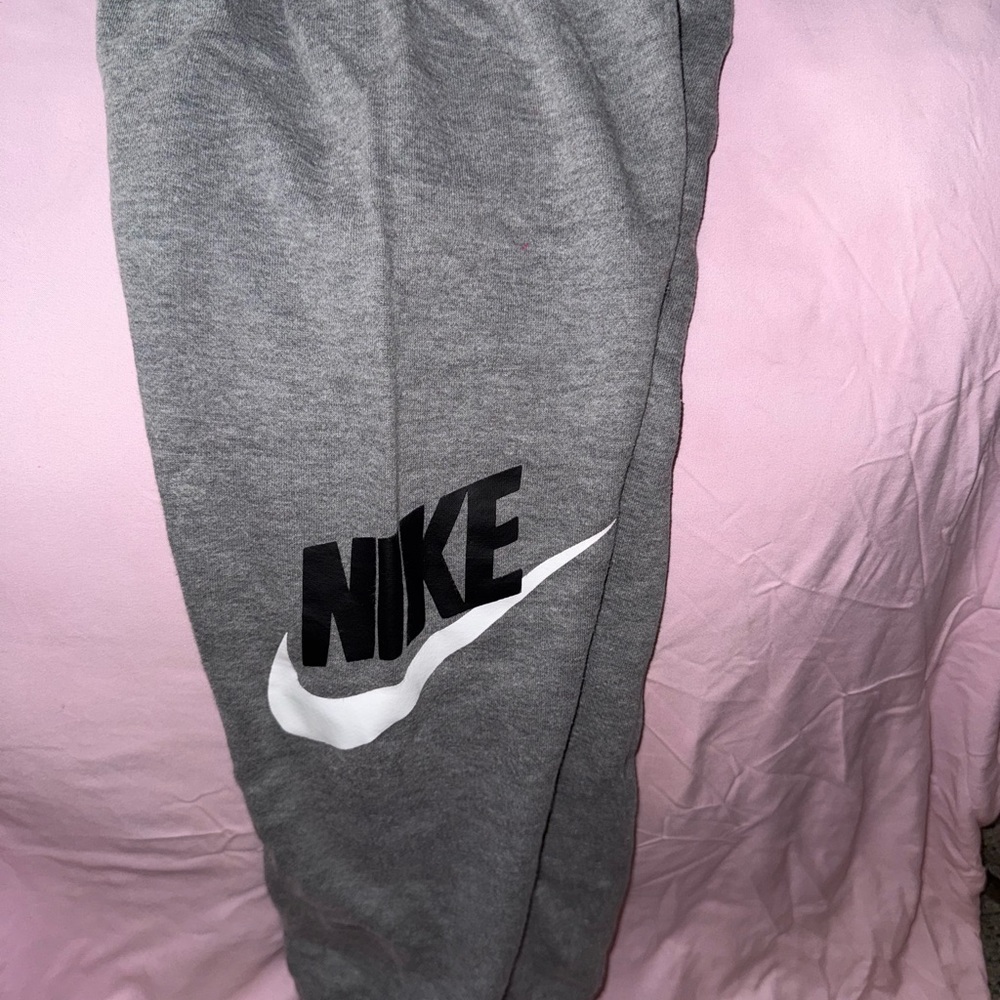 Nike Gray Tapered Sweatpants Comfortable Athletic Wear